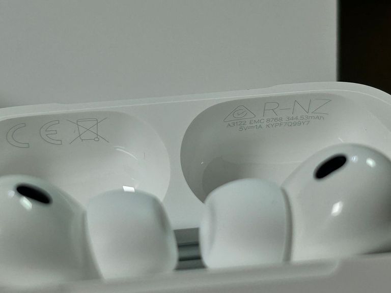 Дешево AirPods Pro 3 з ломбарду