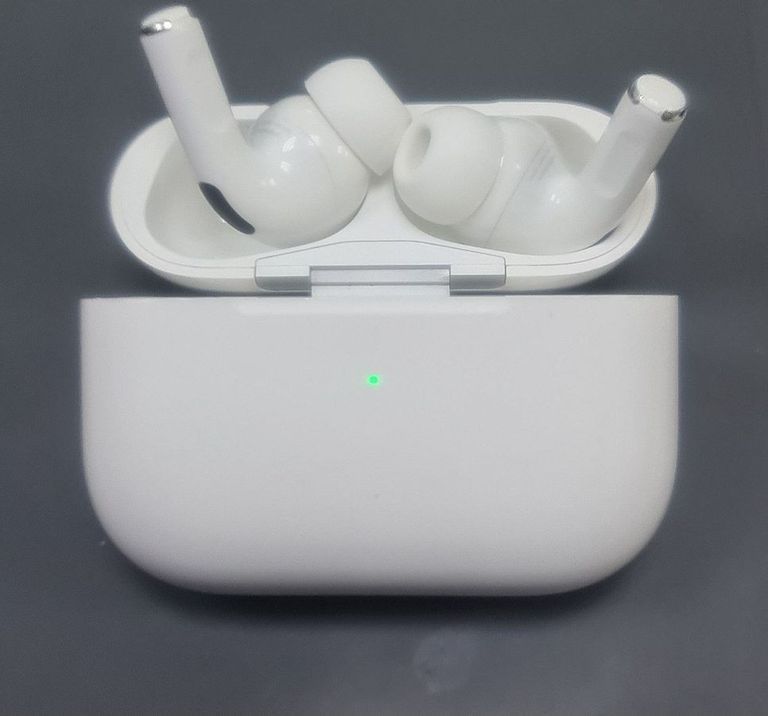 Купити Apple airpods pro 2nd generation with magsafe charging case usb-c Б/У