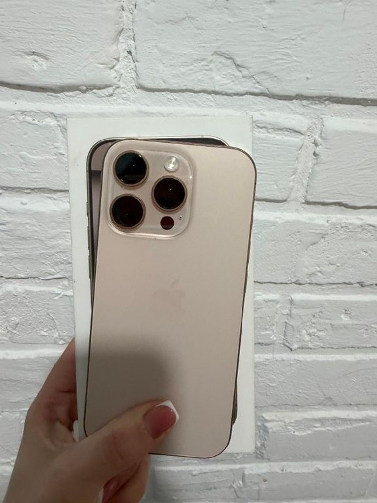 Купити Apple iPhone 16 Pro Max 256GB Desert Titanium (MYWX3) Б/У