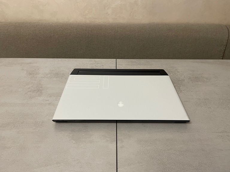 Dell Alienware 15 R3, 15,6" 4K OLED Код:null. Изображение 5