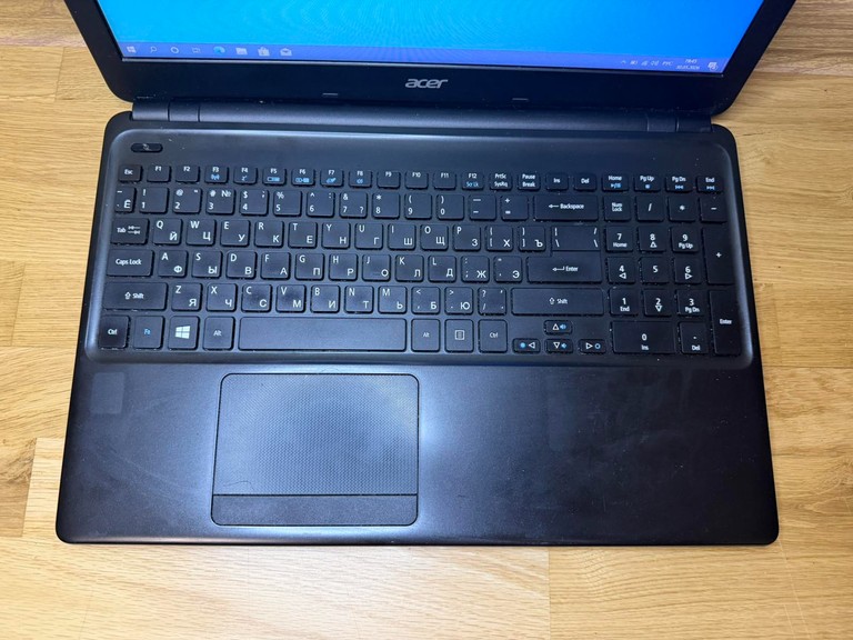 Дешиво Acer 15,6" Pentium 3556U с ломбарда