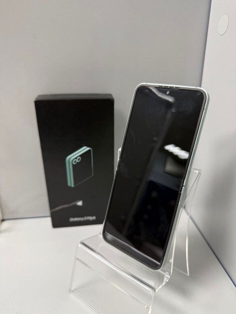 Оголошення Samsung galaxy flip6 12/512gb Б/У