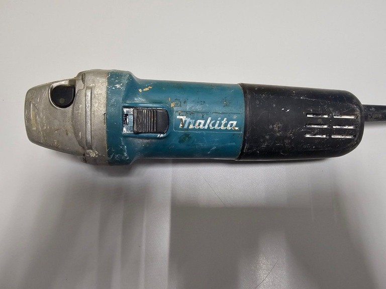 Купити Makita 9557nb Б/У