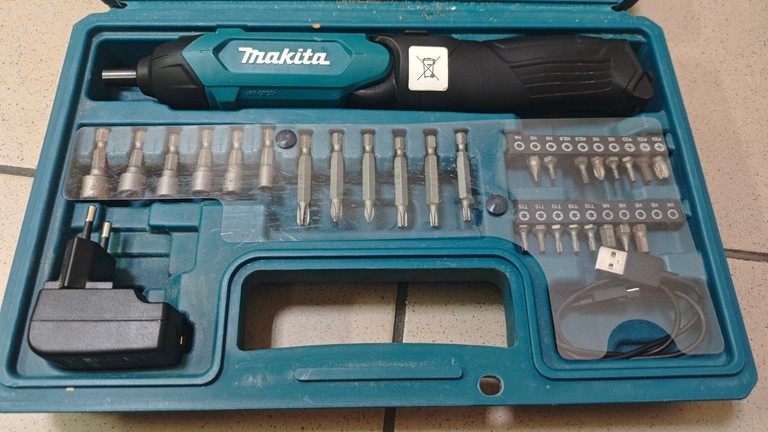 Оголошення Makita DF001DW Б/У