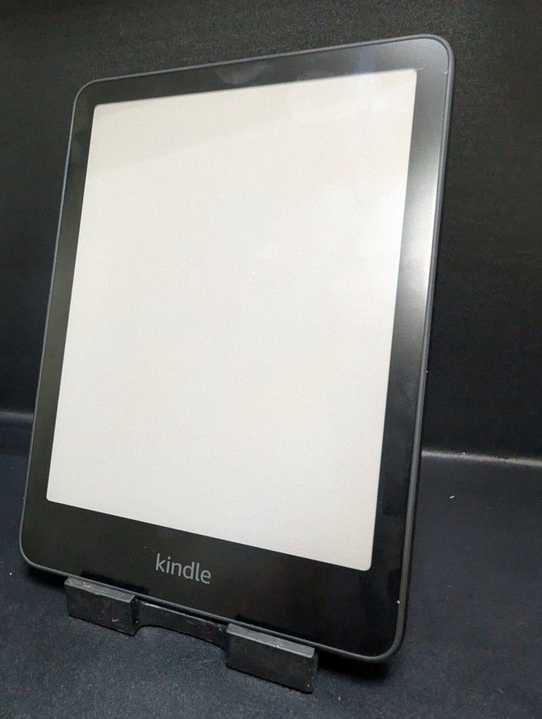 Купити Amazon Kindle Colorsoft Signature Edition 1st Gen. 16 GB 2025 Metallic Black Б/У