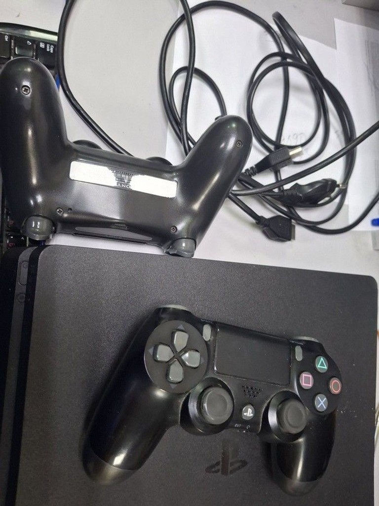 Купити Sony playstation 4 slim 1tb / 2 контролери Б/У