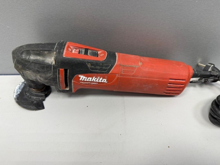 Купити Makita M9800 Б/У