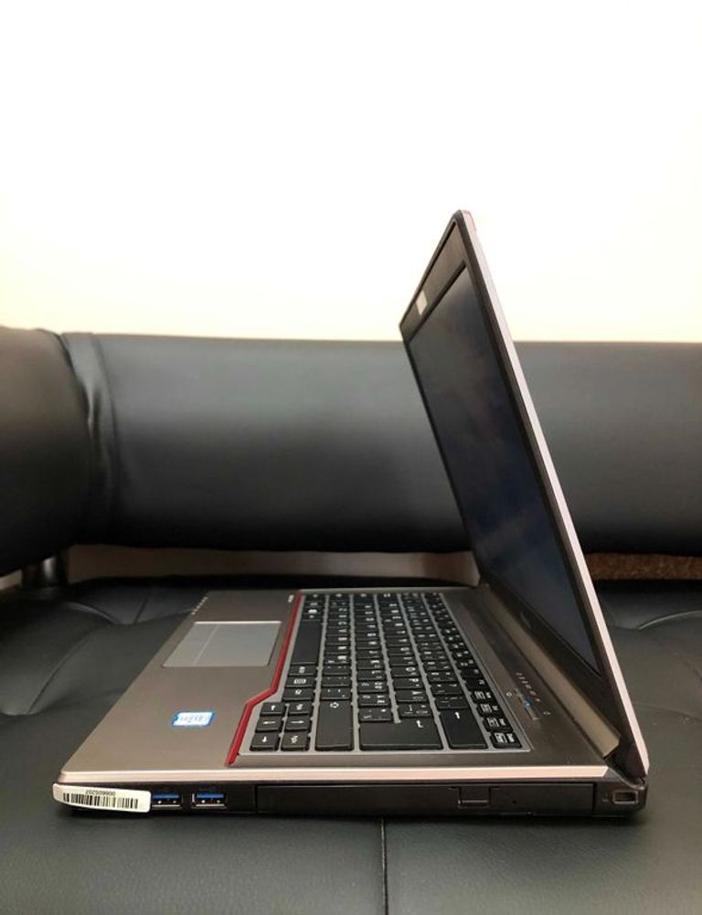 Fujitsu LifeBook E746/13.9"HD/i5-6300U/8GB/256GB/ГАРАНТІЯ