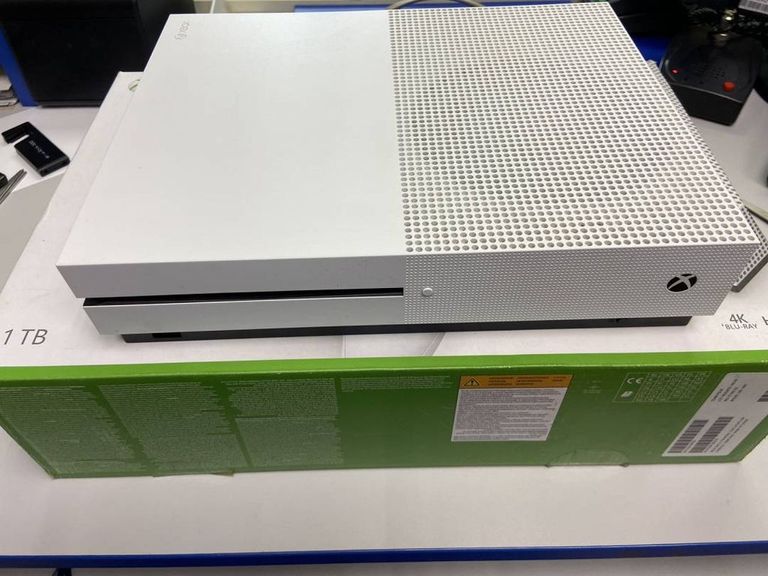 Xbox360 one s 1000gb