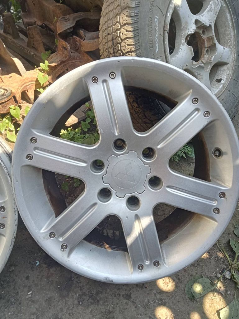 Дешево Mitsubishi pajero L200 з ломбарду