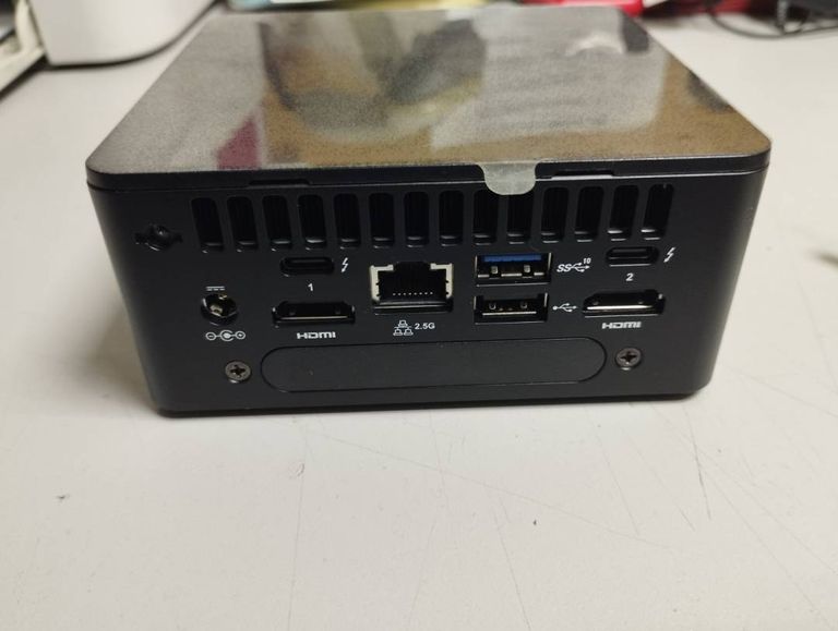 Nuc 12 pro kit nuc12wsh/core i3 1220p/ram8gb/ssd256gb