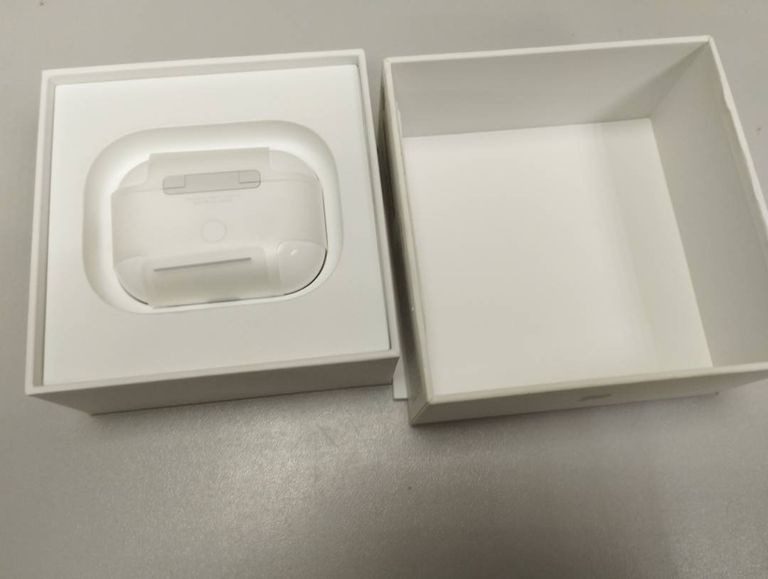 Apple airpods pro 2nd generation with magsafe charging case usb-c