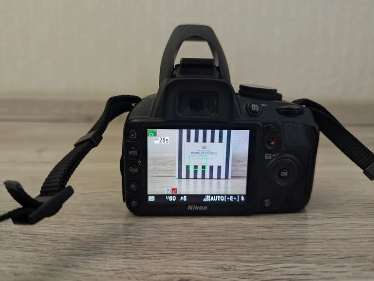 Дешиво Nikon d3100 nikon af-s dx nikkor 18-55mm f/3.5-5.6g vr ii с ломбарда