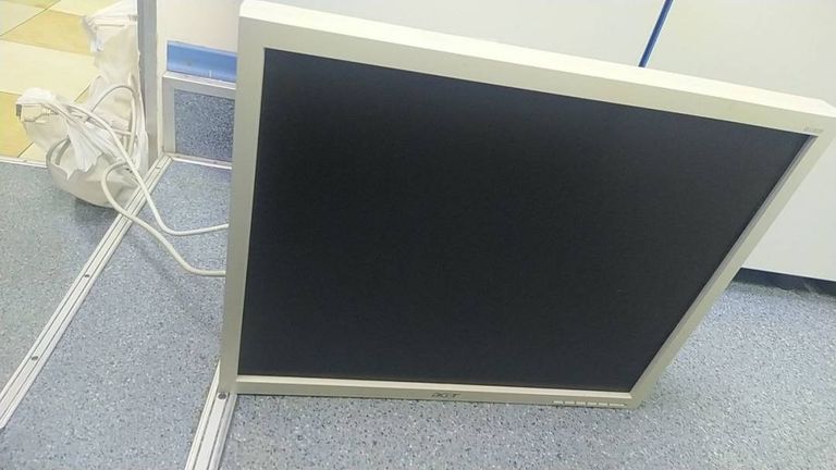 Acer b193w