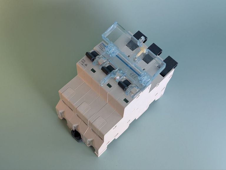 Дешиво MCB SLS Селективний автоматичний вимикач 3P Cs 63A, шина 40 мм-12x5/10 мм HTS363C. Новий.  с ломбарда