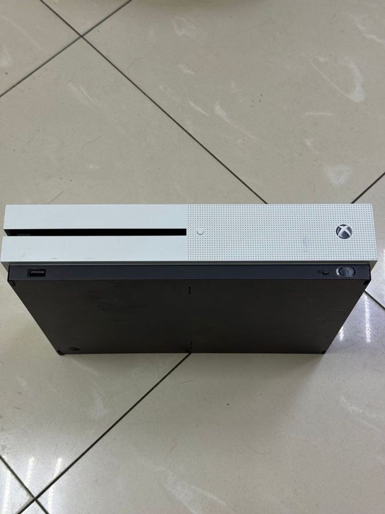 Дешево Microsoft Xbox One S 1TB з ломбарду
