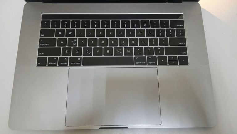 Apple macbook pro/a1990/ core i7 2,2ghz/ ram16gb/ ssd256gb/ amd pro 555x 4gb/ retina, touch bar Код:01-200564935. Изображение 8