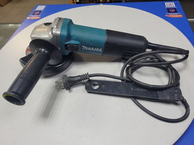 Купити Makita 9558HN Б/У