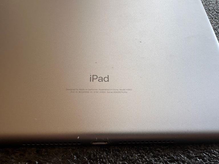 Дешиво Apple iPad 2018 32GB Wi-Fi Space Gray (MR7F2) с ломбарда