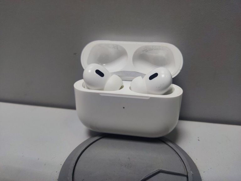 Дешево Apple airpods pro 2nd generation with magsafe charging case usb-c з ломбарду