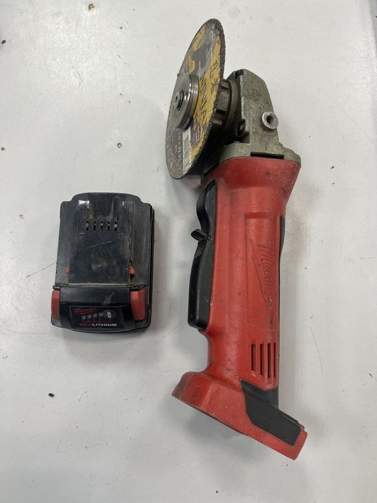 Купити Milwaukee hd18 ag-125-0 Б/У