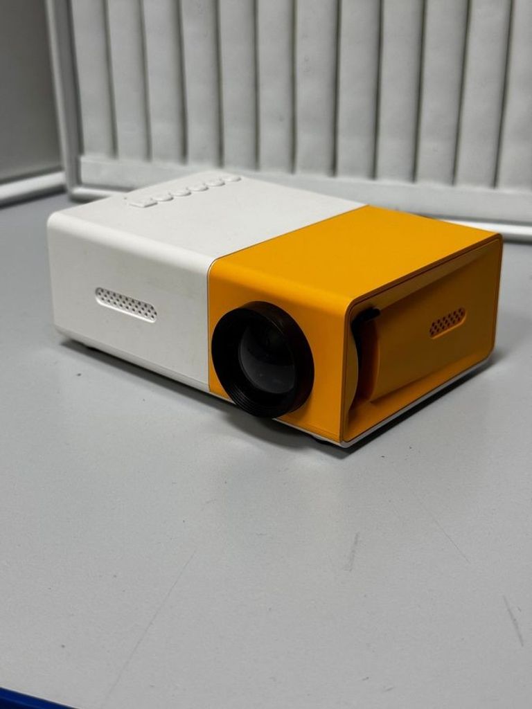Дешево Led projector з ломбарду