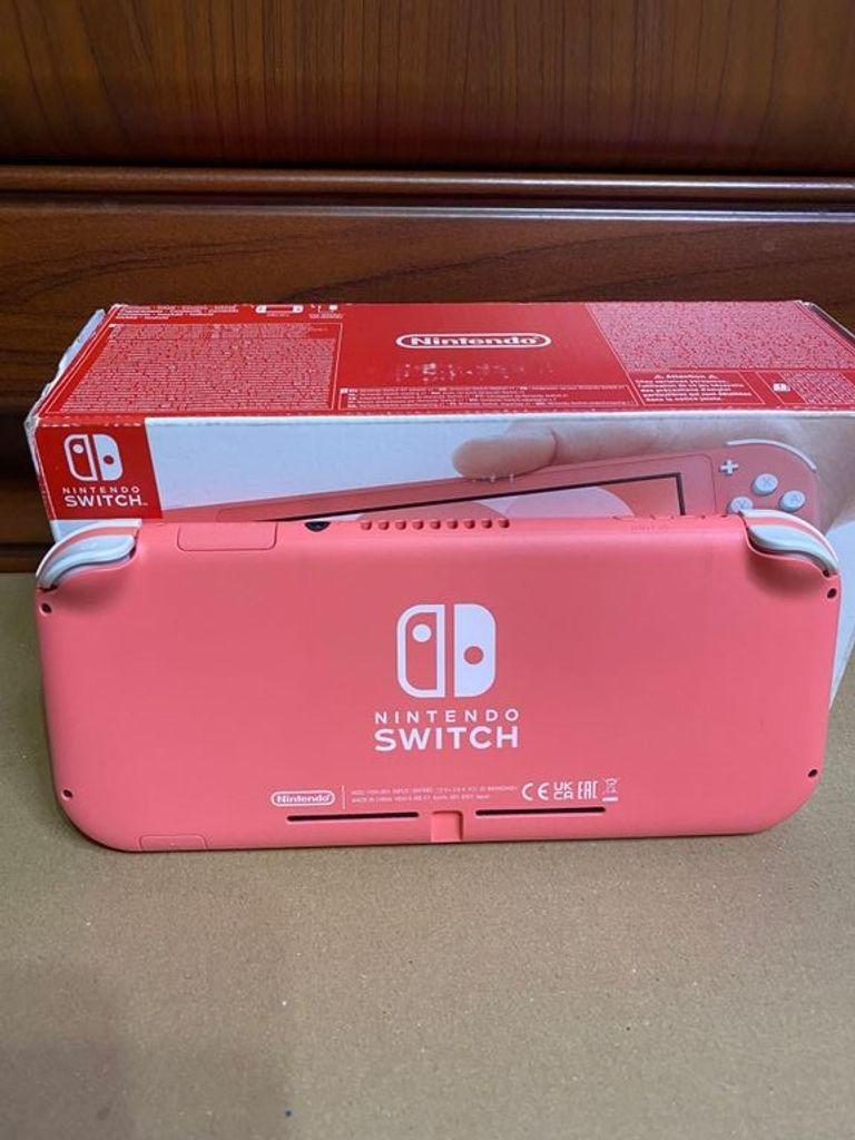Купити Nintendo Switch Lite Coral + The Witcher 3: Wild Hunt Complete Edition Б/У