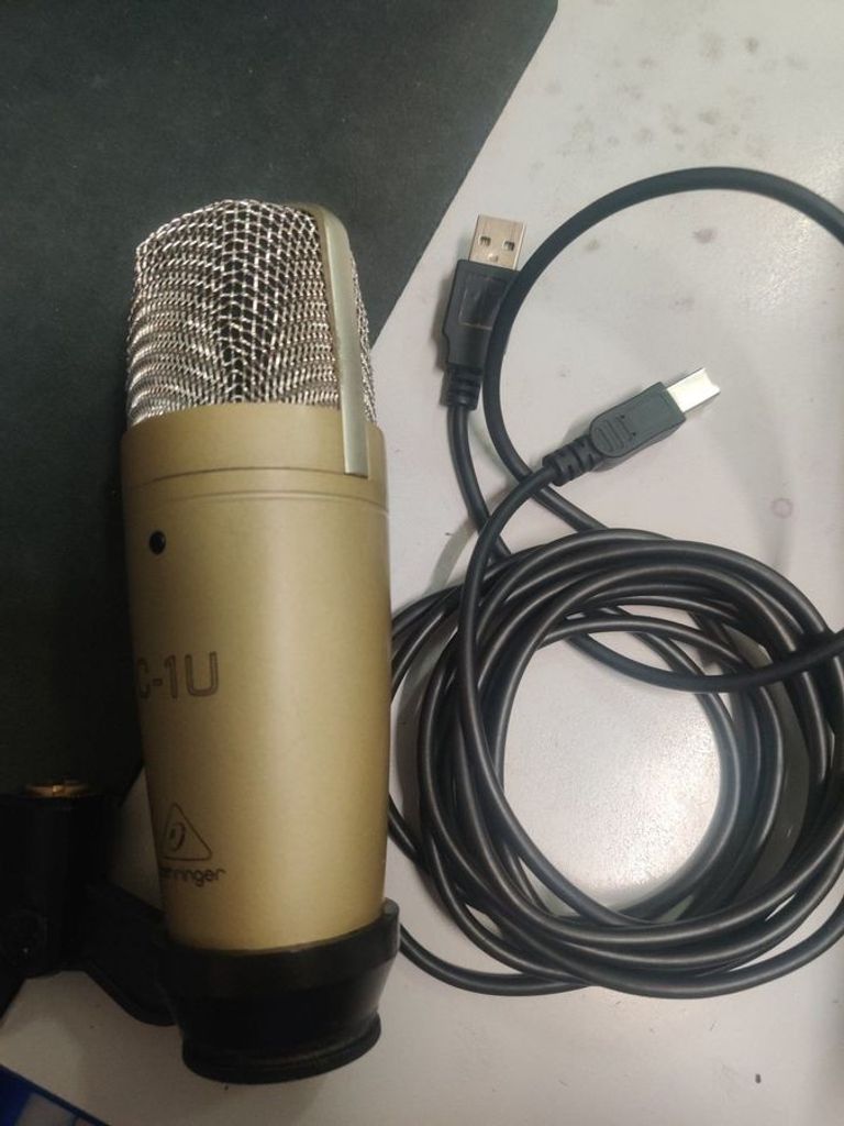 Дешиво Behringer c-1u с ломбарда