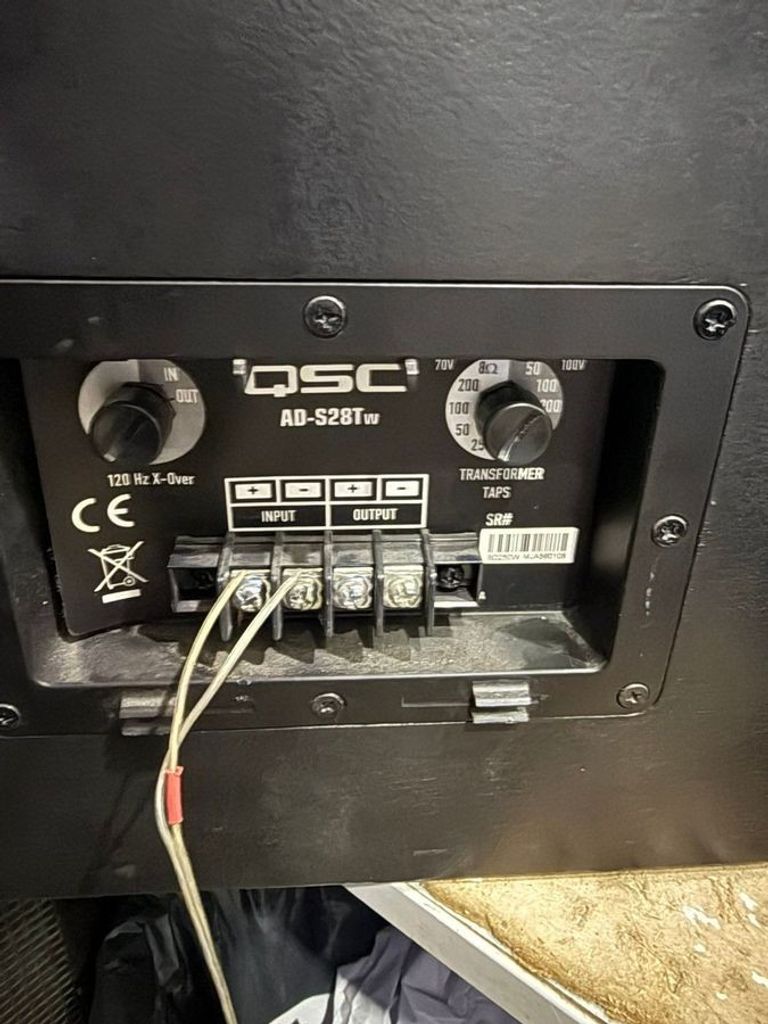 Оголошення Qsc ad-s28tw Б/У