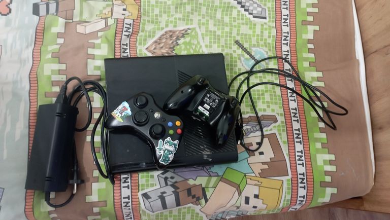 Дешево Microsoft xbox360 e 1tb з ломбарду