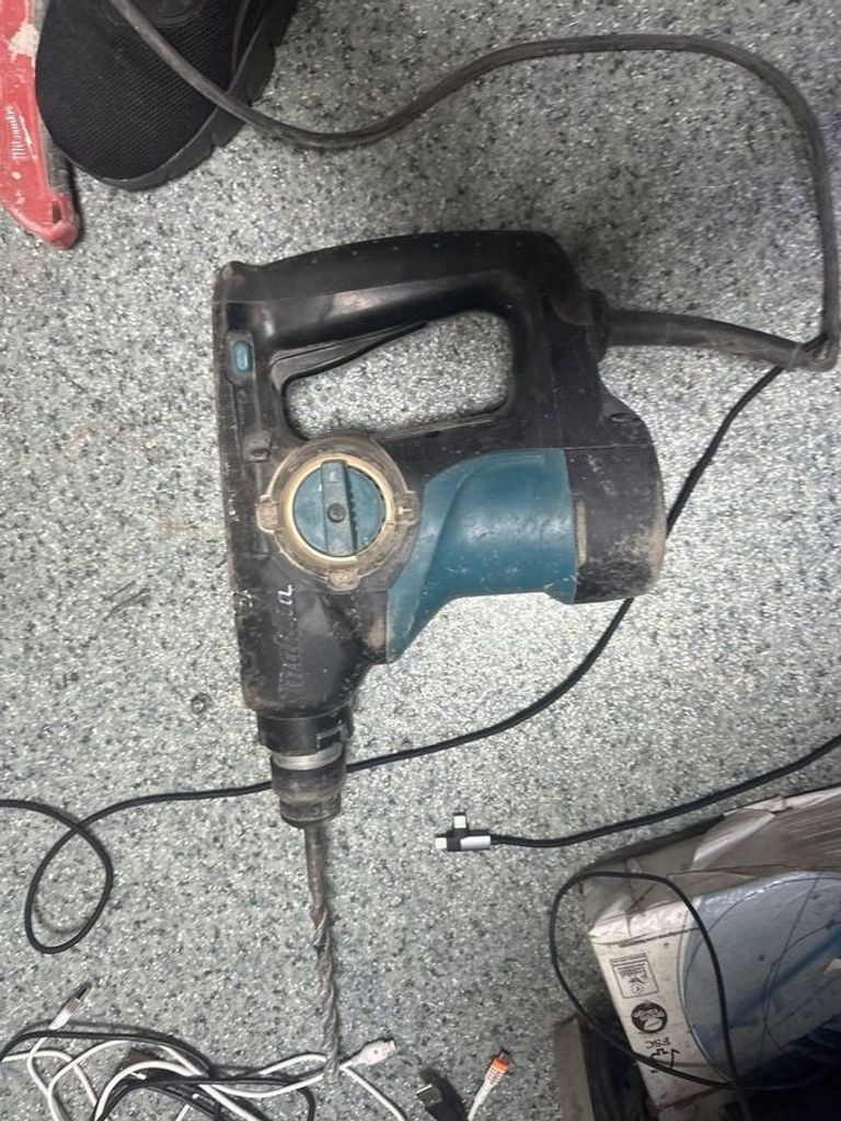 Дешево Makita HR2810 з ломбарду