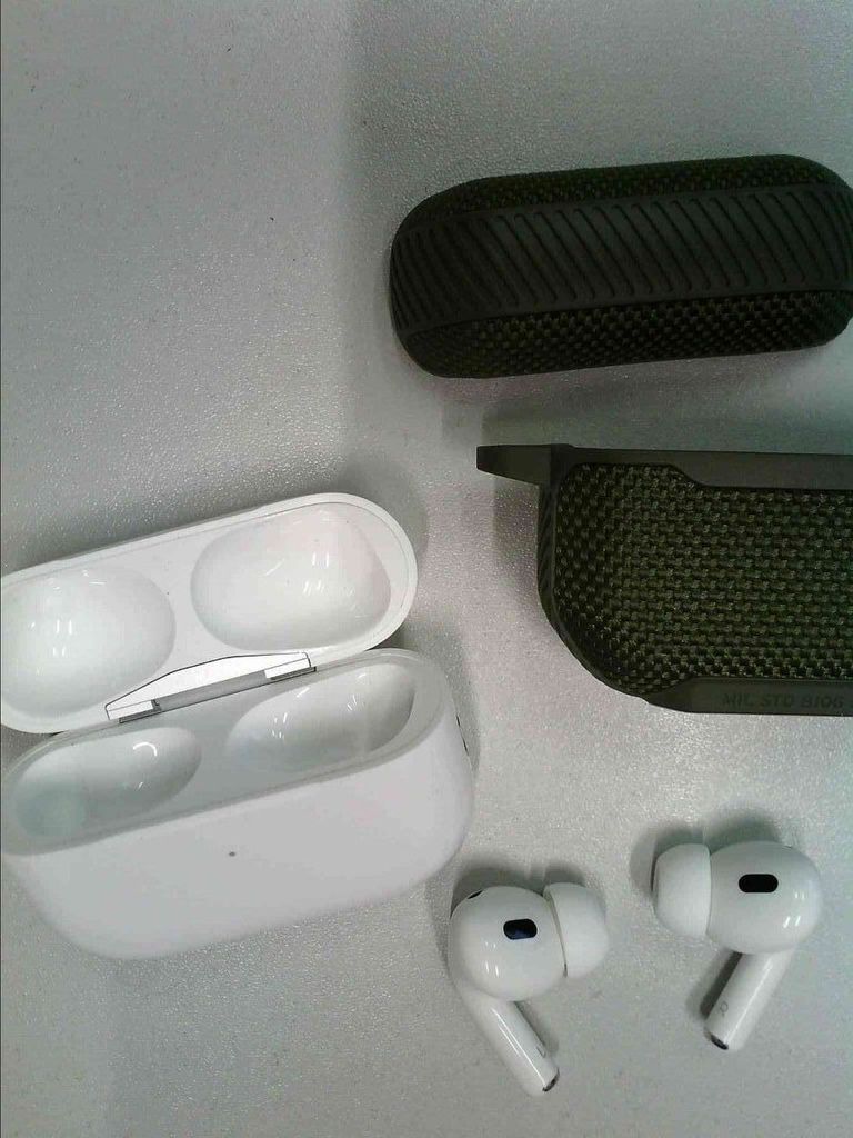Оголошення Apple airpods pro 2nd generation with magsafe charging case usb-c Б/У