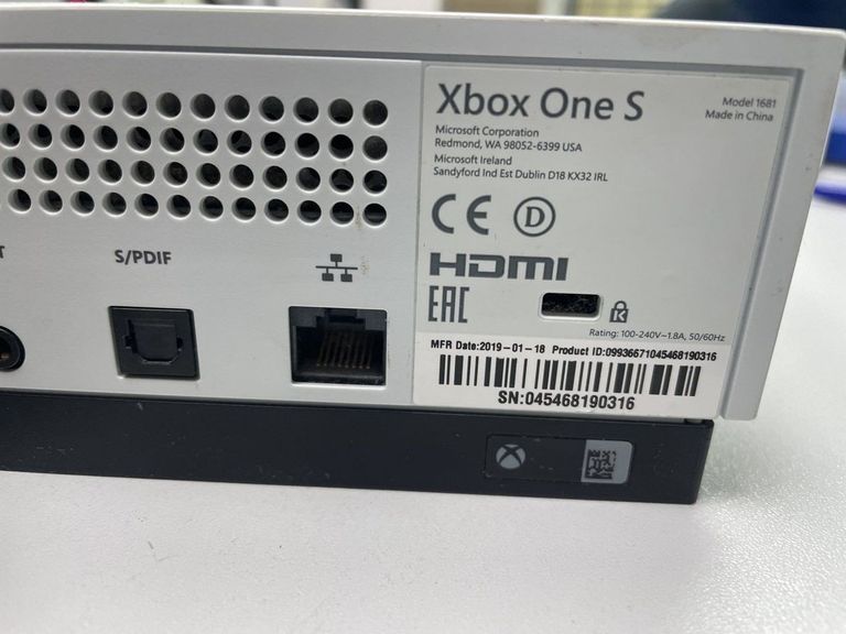 Купить Microsoft Xbox One S 1TB Б/У