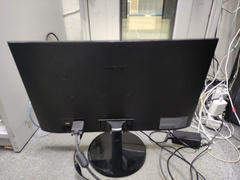 Купити Samsung s22f350f ls22f350fhixci Б/У