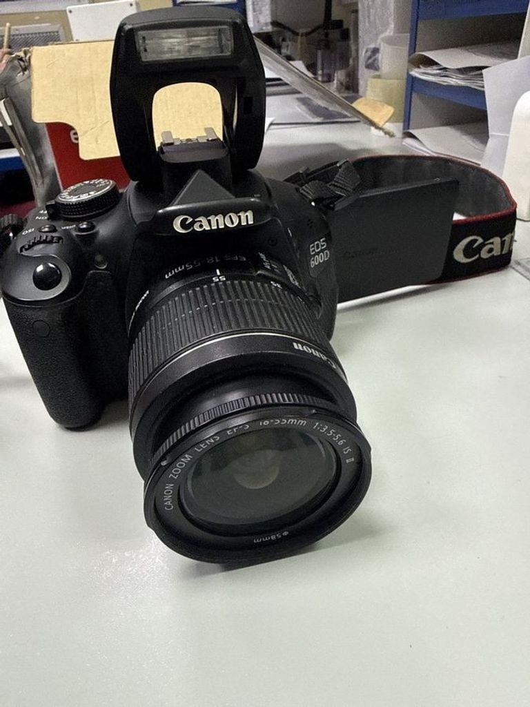 Купити Canon eos 600d + ef-s 18-55mm 1:3.5-5.6 is ii Б/У
