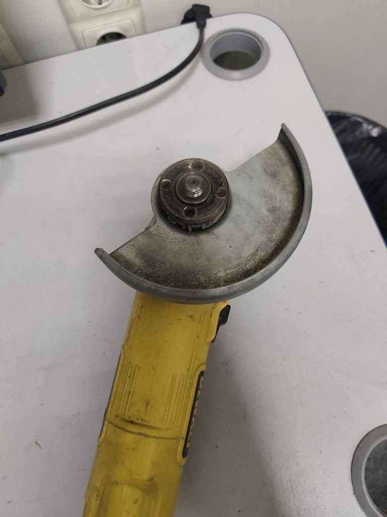 Дешево Dewalt DWE4057 з ломбарду