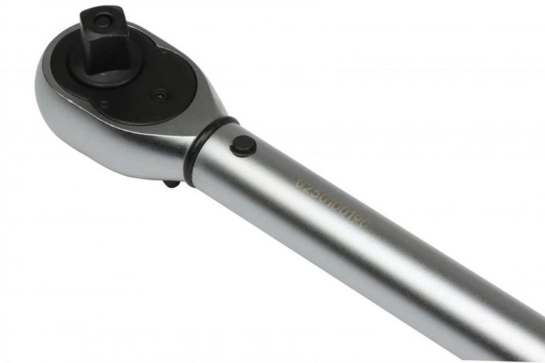 Оголошення GUT MECHANIC 1/2" 30-220NM TW-12220 Б/У