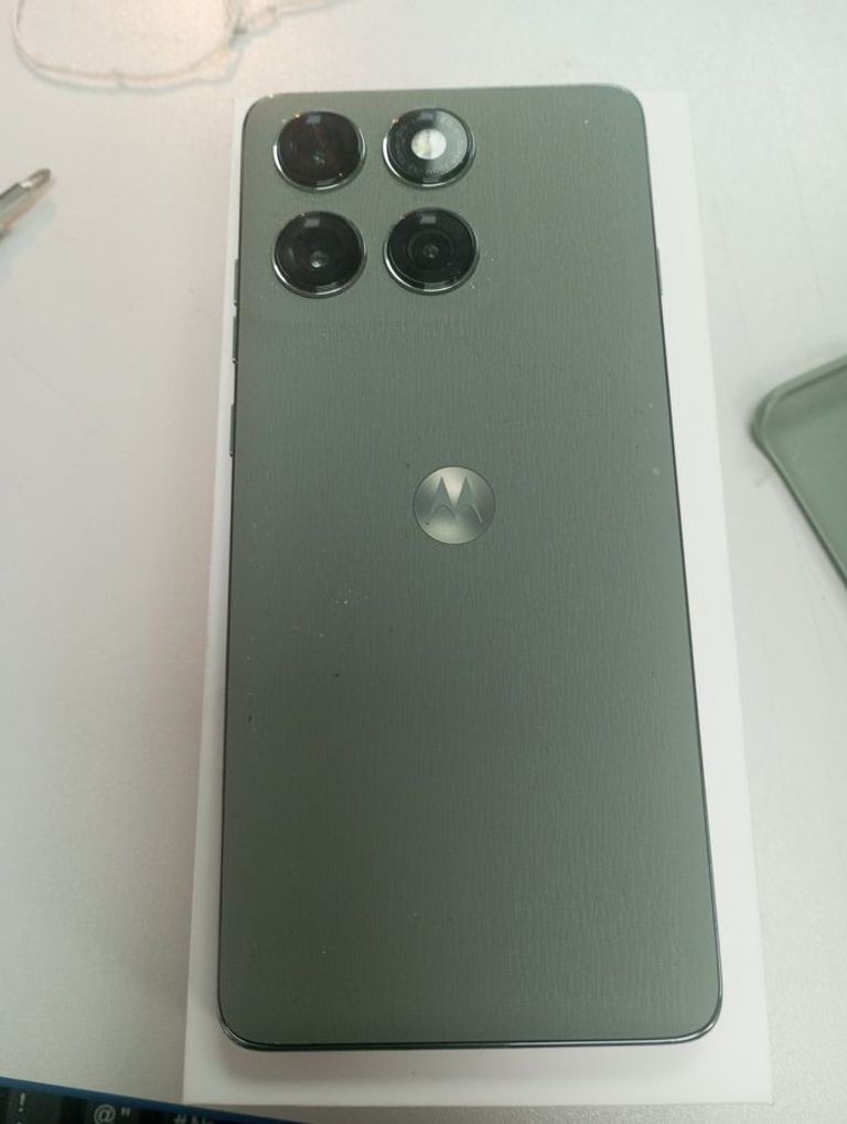 Оголошення Motorola Moto Edge 60 Pro 12/512GB Sparkling Grape (PB7X0011) Б/У