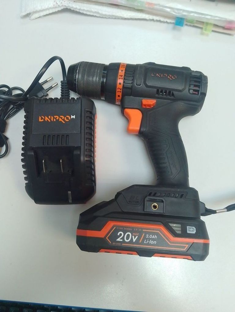 Оголошення Dnipro-M cd-201hbc compact/ 1акб 4ah/ 1акб 6ah/ зп Б/У