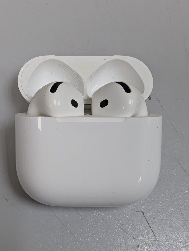 Купить Apple airpods 4 with active noise cancellation Б/У