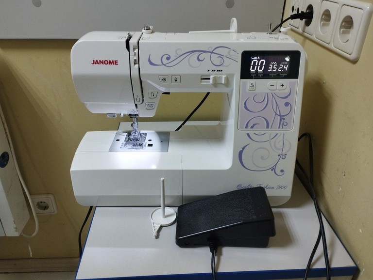 Купити Janome Quality Fashion 7900 Б/У