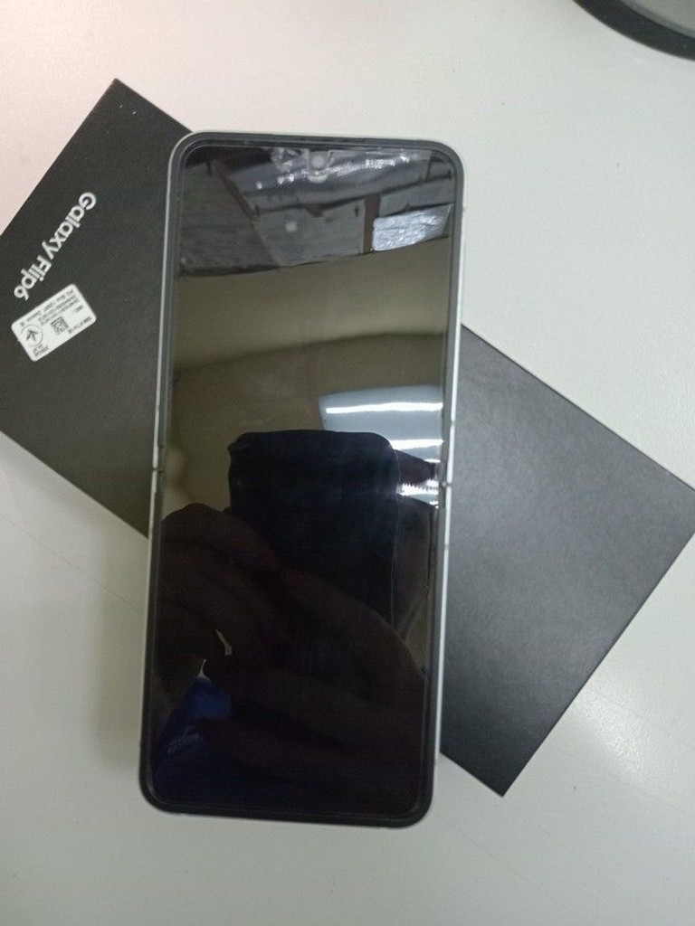 Купити Samsung galaxy flip6 12/256gb Б/У