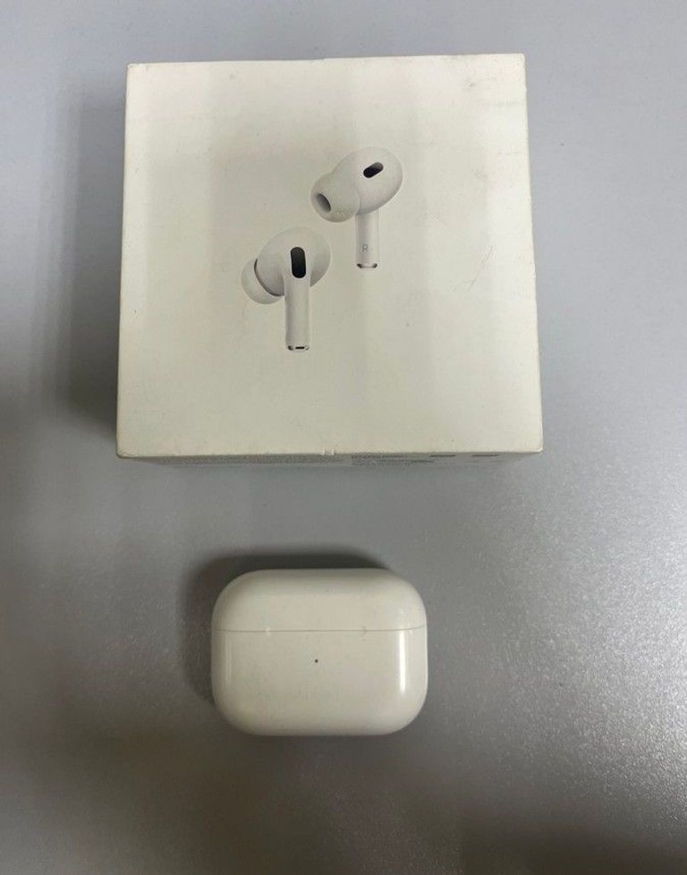 Купити Apple airpods pro 2nd generation with magsafe charging case usb-c Б/У