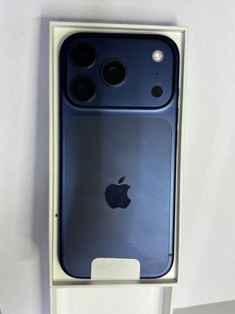 Оголошення Apple iPhone 17 Pro 256GB Deep Blue (MG8J4) Б/У