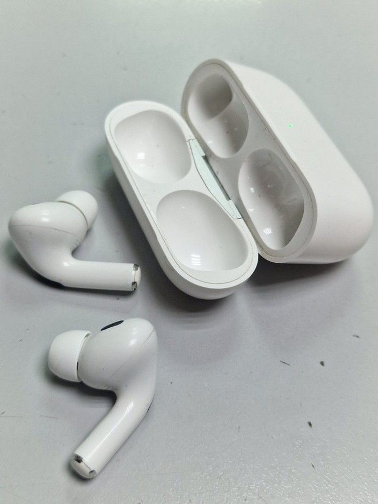 Оголошення Apple airpods pro 2nd generation with magsafe charging case usb-c Б/У