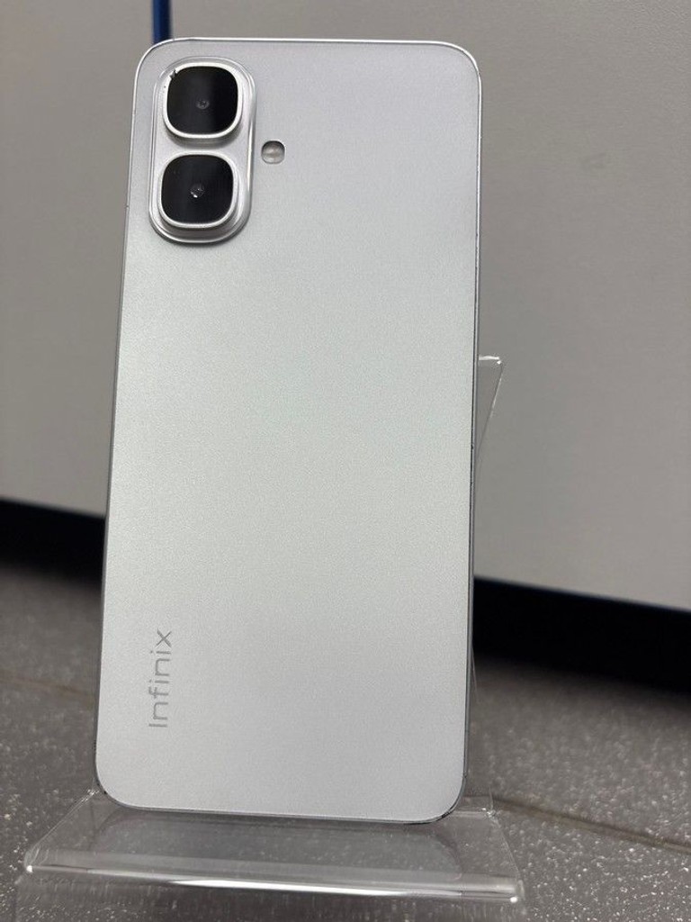Купити Infinix smart 10 4/128gb Б/У