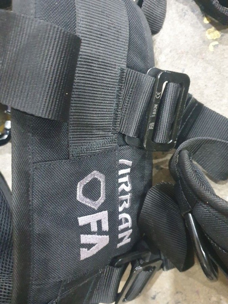 Дешево Urban first ascent (f.a) з ломбарду