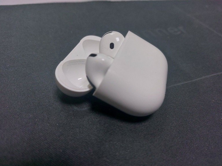 Купить Apple airpods 4 Б/У