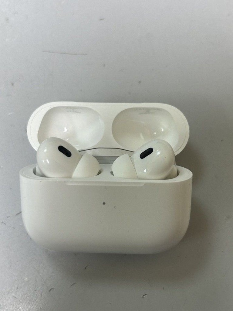 Купити Apple airpods pro 2nd generation with magsafe charging case usb-c Б/У