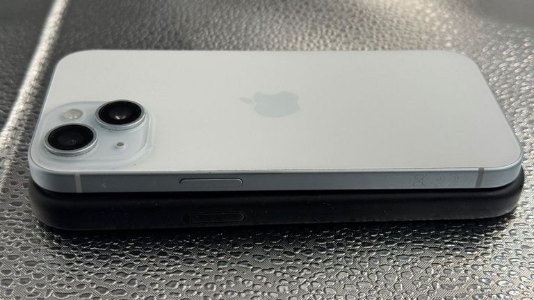 Apple iPhone 15 256GB Green Код:01-200501246. Зображення 5